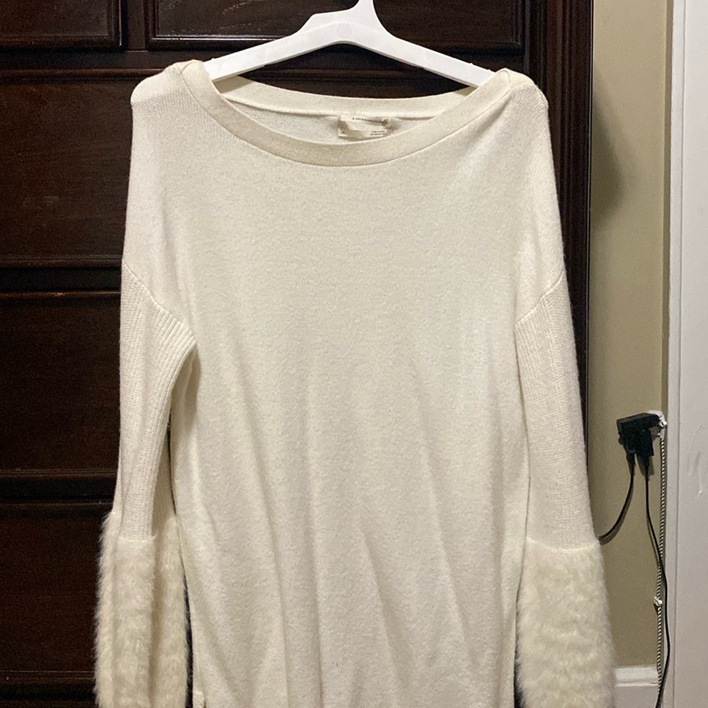 Anthropologie white long sleeve sweater